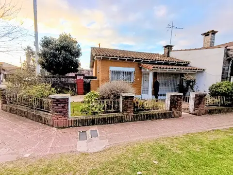 CASA EN VILLA LUZURIAGA