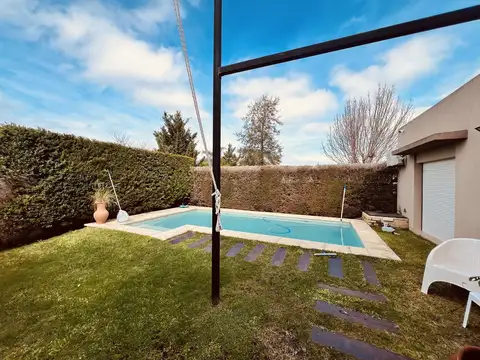 Casa en Venta con 2 cocheras