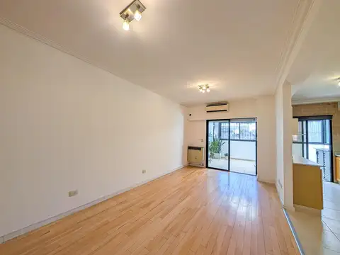 Departamento en Venta de dos dormitorios y dos baños con cochera en zona Centro Rosario