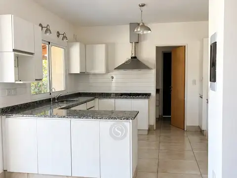 Casa en Venta con 3 cocheras