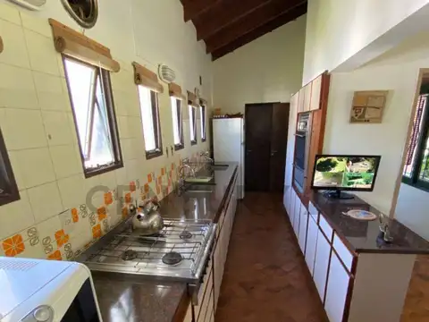 Casa 4 ambientes con 2 baños
