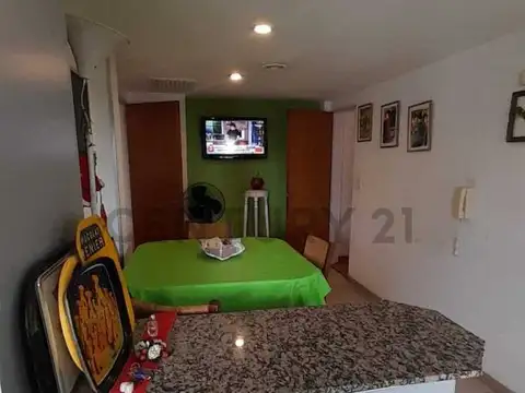 Departamento 6 ambientes con 2 baños