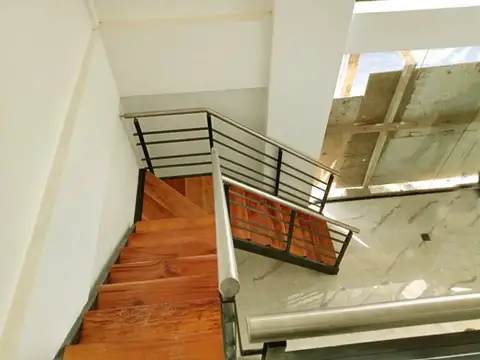 LOCAL A ESTRENAR. 81 M2 VIDRIADO EN ESQUINA.  AV. HIPOLITO YRIGOYEN 1300 AVELLANEDA