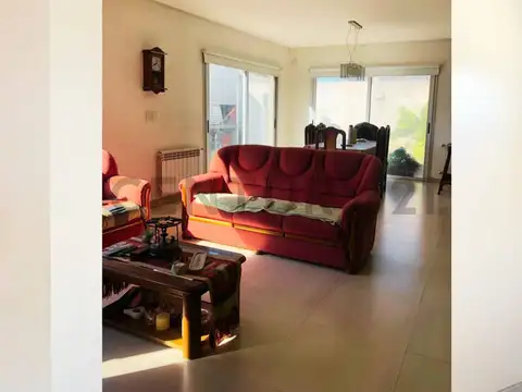 Casa de 2 Dormitorios en Venta en Villa Elvira