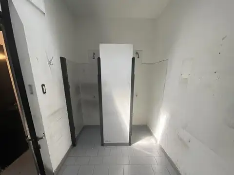 Lindo y amplio Galpón SIN COLUMNAS en Barracas (muy buenos accesos)