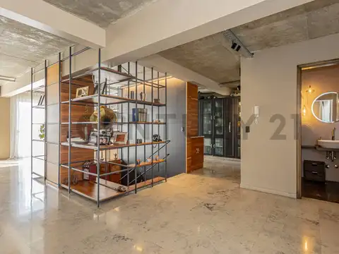 DEPTO. TRIPLEX 4 AMB C/ESP. GUARDACOCHE Y BAULERA DOBLE. BALCON ,TERRAZA Y QUINCHO .