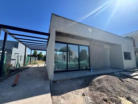 CASA EN VENTA BARRIO PRIVADO LAR DE VIEYTES III