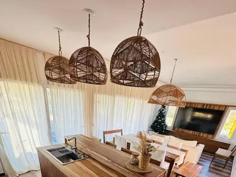 Casa en Venta - 3 Dormitorios 2 Baños - 800mts - San Clemente Del Tuyú