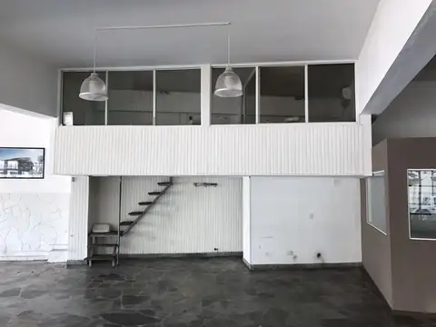 LOCAL EN DOS PLANTAS C/OFICINA