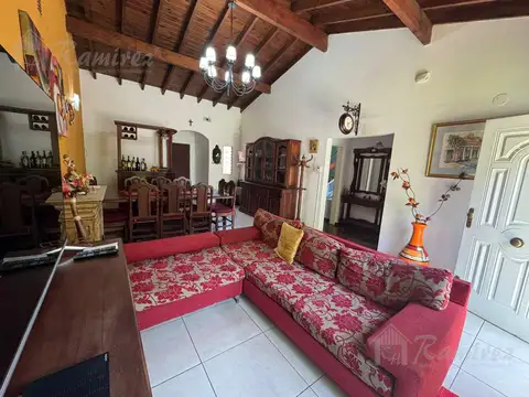 Casa 5 ambientes con 3 baños