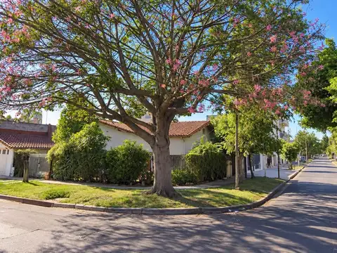 *LOTE EN ESQUINA DE 10,30 X 17,66 CON CASA DE 4 AMB. * VENTA DIRECTA 