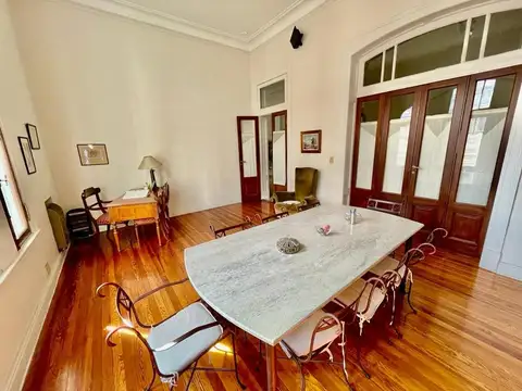 Hermosa oficina estilo antiguo-señorial.