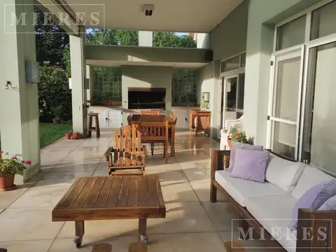 Casa en Alquiler Temporal con 4 cocheras