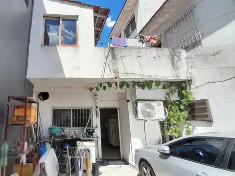 VENTA DE CASA 5 AMBIENTES LANUS CENTRO CON COCHERA