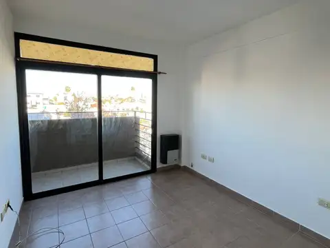 Semipiso al frente con balcón