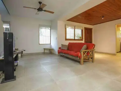 VENTA CASA 4 AMBIENTES C/JARDIN EN DEL VISO
