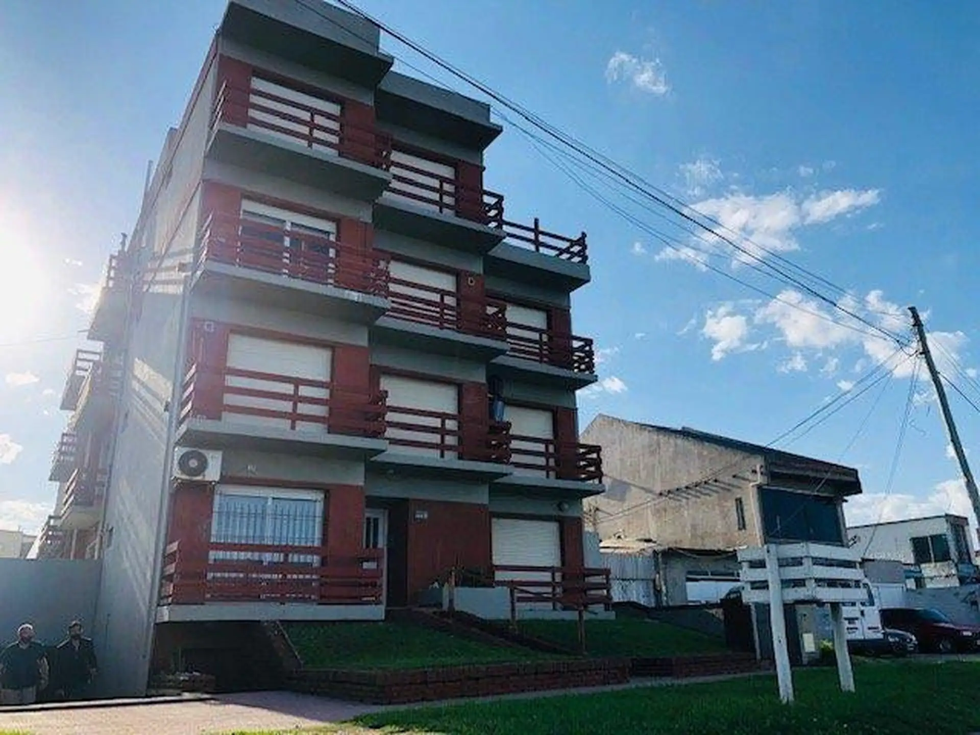 TRES AMBIENTES CON COCHERA EN BARRIO ZACAGNINI