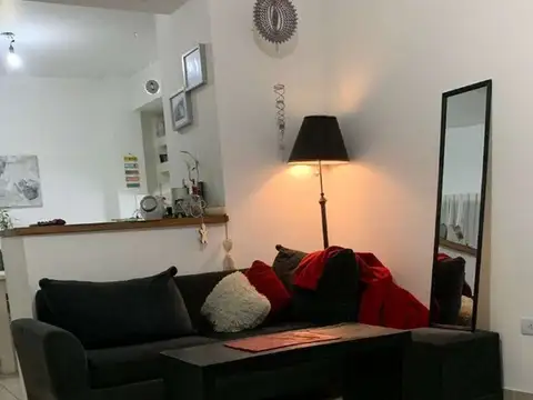 Tacuarí 500, Piso 1