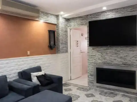 VENTA DE CASA EN LUGANO DE 4 AMBIENTES CON QUINCHO, PARQUE Y PILETA SOBRE LOTE DE 8,66 X 37