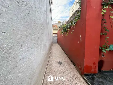 Vera Mujica y Santa Fe - Casa de 2 Dormitorios.