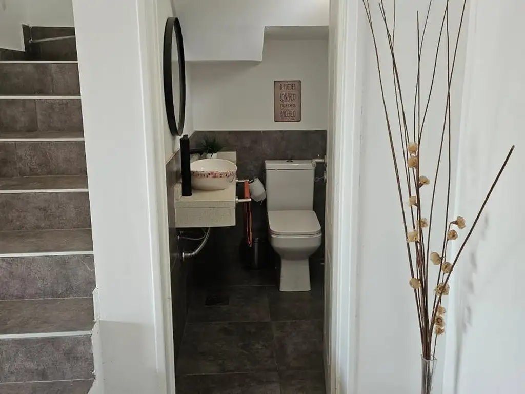 Casa en venta y alquiler 5 ambientes, en barrio Acacias