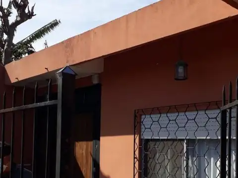 CASA EN VENTA 4 AMBIENTES QUILMES OESTE