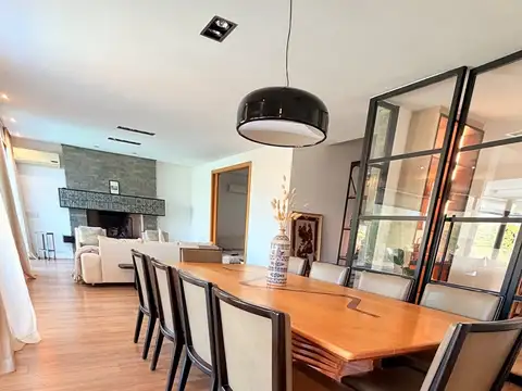 Casa 6 ambientes con 4 baños