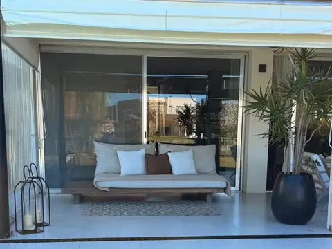 Casa en Alquiler Temporal con 5 cocheras