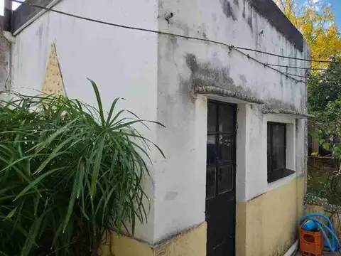 CASA VENTA LOMAS DE ZAMORA CON  FONDO Y LOCAL