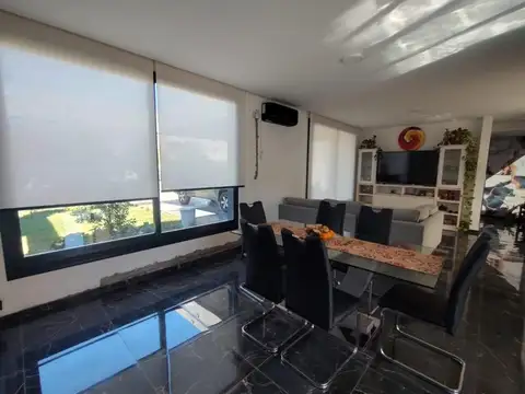 Hermosa casa estilo moderno , con piscina. Funes City