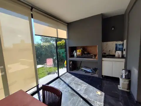 Casa 3 ambientes con 2 baños