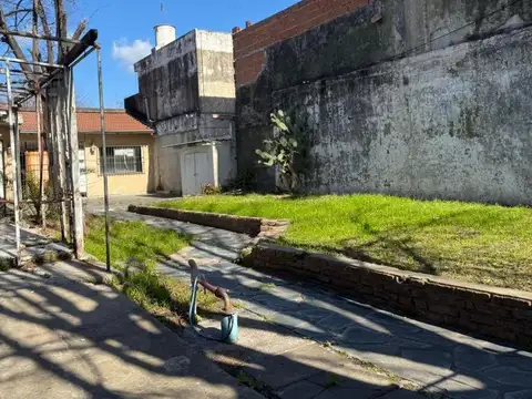 VENTA! Lote en hermosa zona de Castelar Norte-