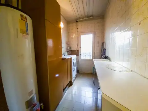 PH Casa, Flores, 8 ambientes, 3 Dorm, 2 baños, 2 Toilette, Depend, Cochera (2 autos), Patio, Quincho