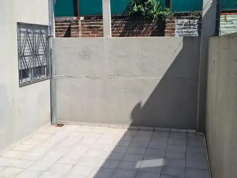 Depto Tipo Casa en Alquiler de 1 dormitorio