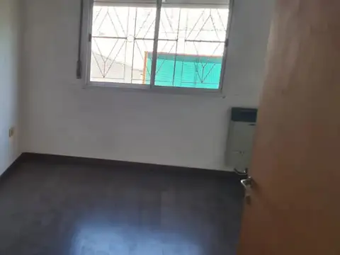 Depto Tipo Casa en Alquiler en Villa Lynch, $ 600.000