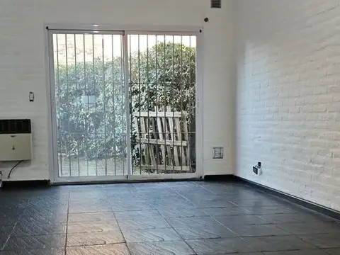 Casa en Alquiler con 1 cochera