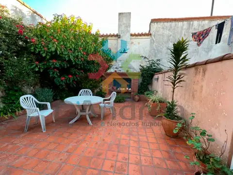 CASA ESTILO ANTIGUO EN ZONA CENTRICA - MERCEDES (B)