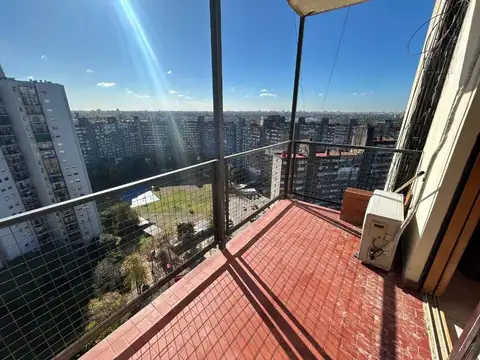 Depto 4 amb con balcón piso alto. villa lugano