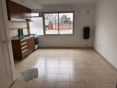 Departamento en Alquiler en Caseros, $ 450.000