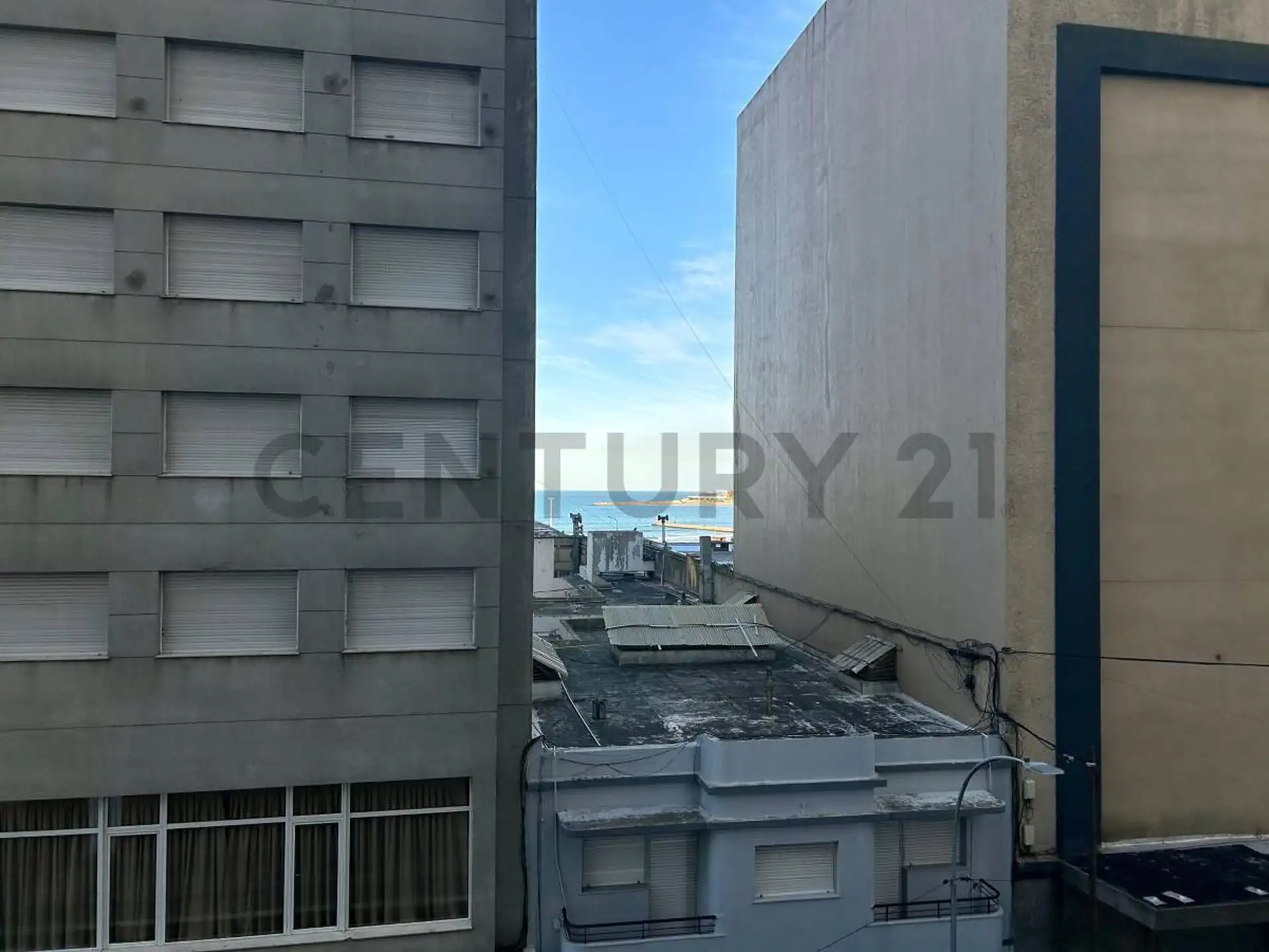Monoambiente con balcón y vista al mar en el Centro