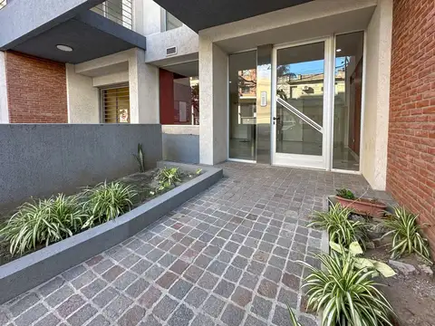 Semi piso de 2 ambientes con balcón a estrenar!