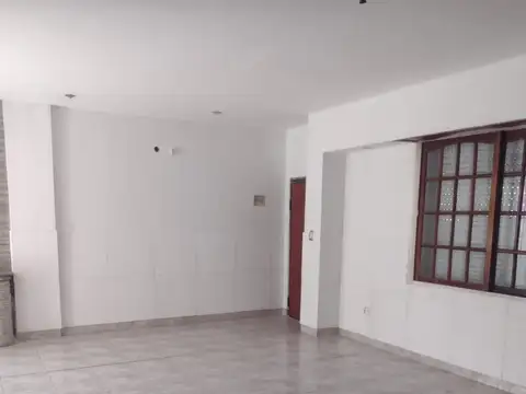 EXCELENTE CASA EN ALQUILER 4 AMBIENTES GRAN PARQUE