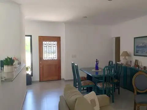 Casa en venta - 4 Dormitorios 3 Baños - 165Mts2 - Pilar del Este