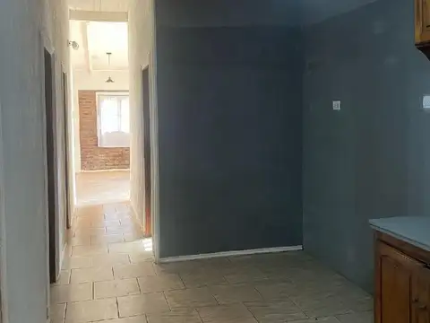 Casa 4 ambientes con 2 baños