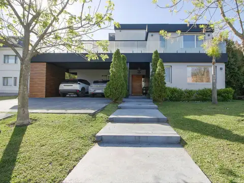 Casa en Venta con 5 cocheras