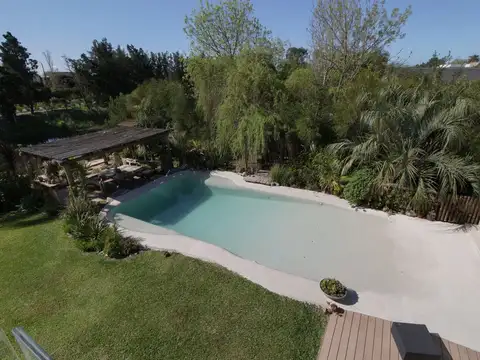 Casa 7 ambientes con 5 baños