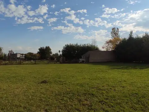 Terreno de 1035 m2 en esquina