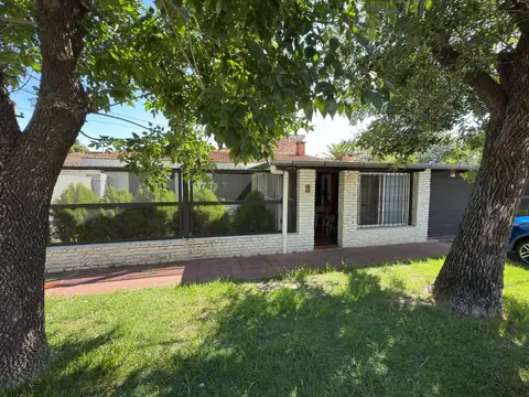 Venta casa de 3 dormitorios en barrio Alberdi