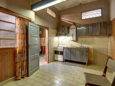 Casa 6 ambientes con 2 baños