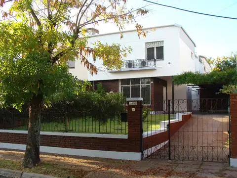 Casa en Barrio Dalmine Viejo con 3 dorm.